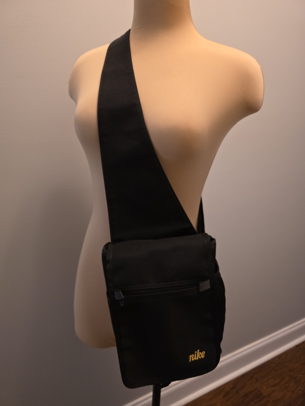 Nike Vintage 90s Y2K Crossbody Sling Bag